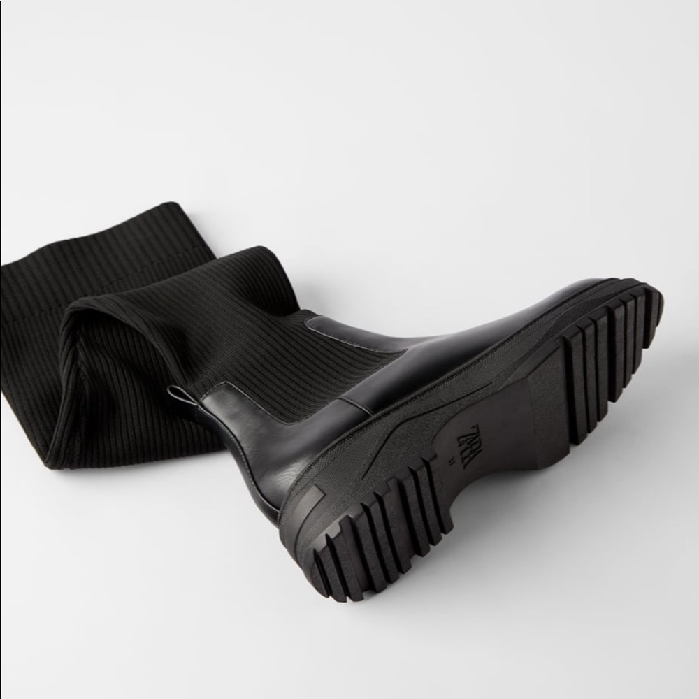 Low heel sock boot